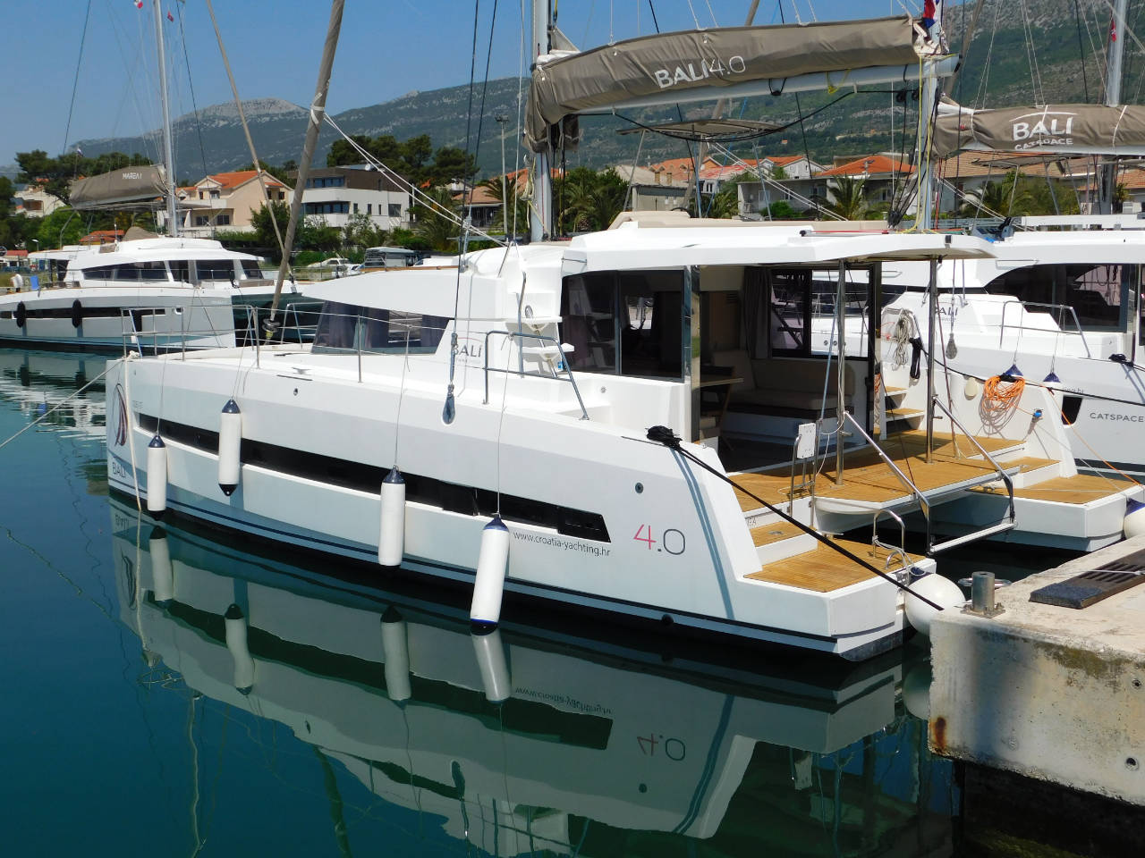 Catamaran 4.0 <small><br/ > Full Day €1390 <br/ > Capacity 21 </small>