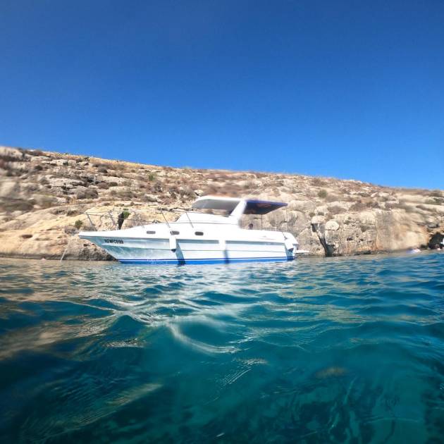N Cruiser <small><br/ > Full Day €690 <br/ > Capacity 11 </small>