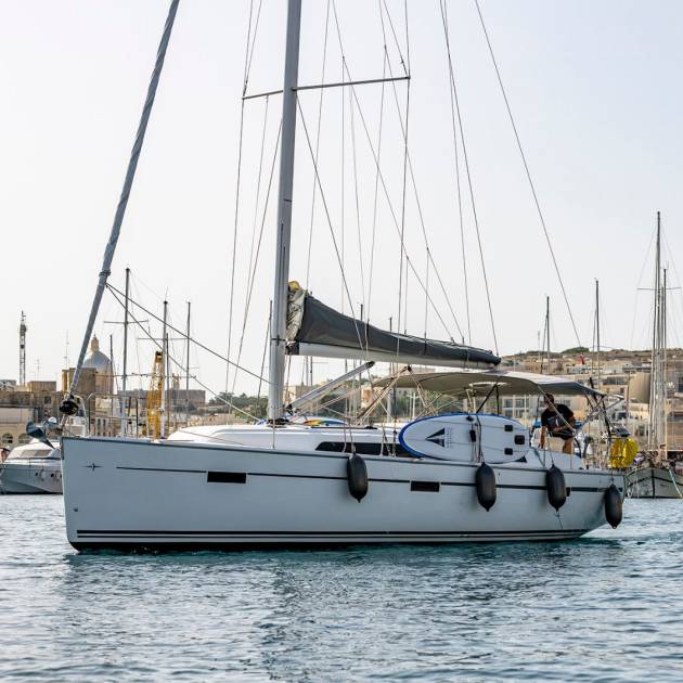 Bavaria 41 <small><br/ > Full Day €790 <br/ > Capacity 8 </small>
